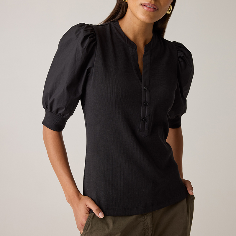 our short sleeve blouses at hongfeng are designed for a modern and effortless style.